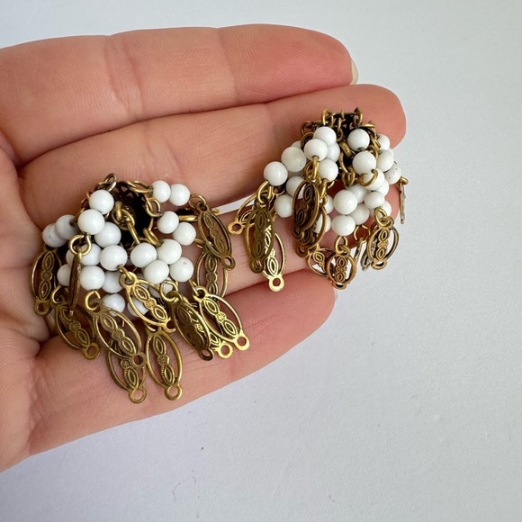 Vintage Beaded Waterfall Earrings Gold Tone Bead Cluster Chandelier Clip On 60s - Picture 3 of 9